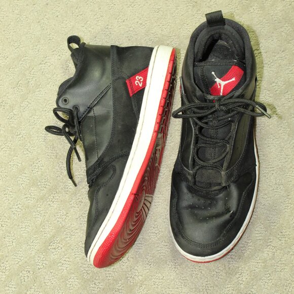 Men's 8.5 - Jordan Fadeaway Bred Mid-Top Basketball shoes - Picture 1 of 8